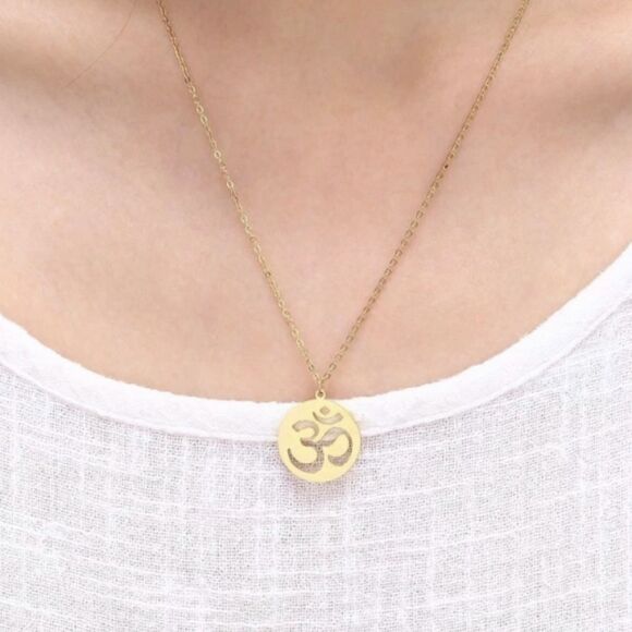 NWT Must Have Dainty Gold Om Necklace - Picture 1 of 3